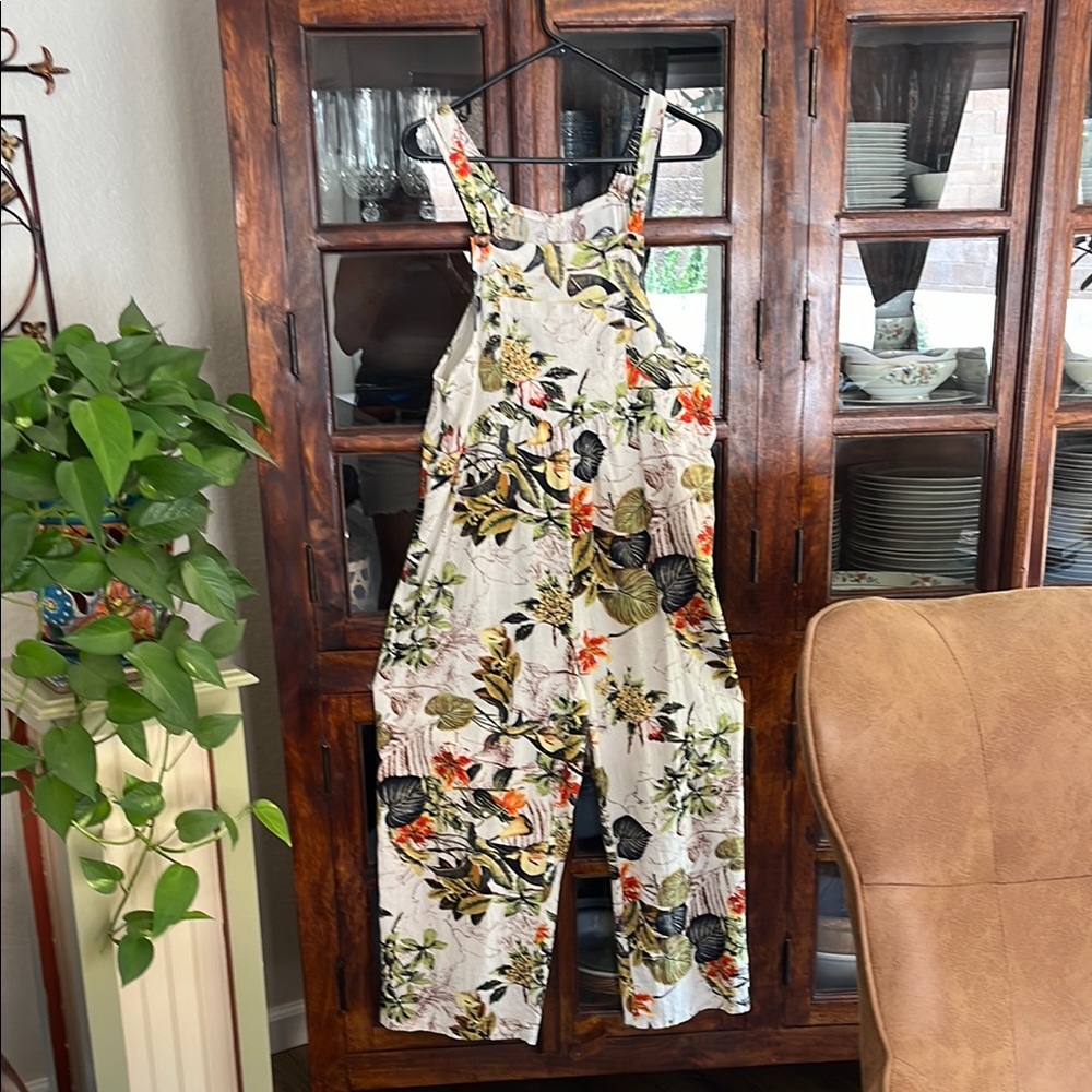 Green and White Floral Jumpsuit with Flowing Silhouette